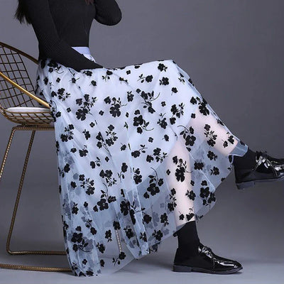 Одета | Елегантна миди пола от тюл с изискани цветя